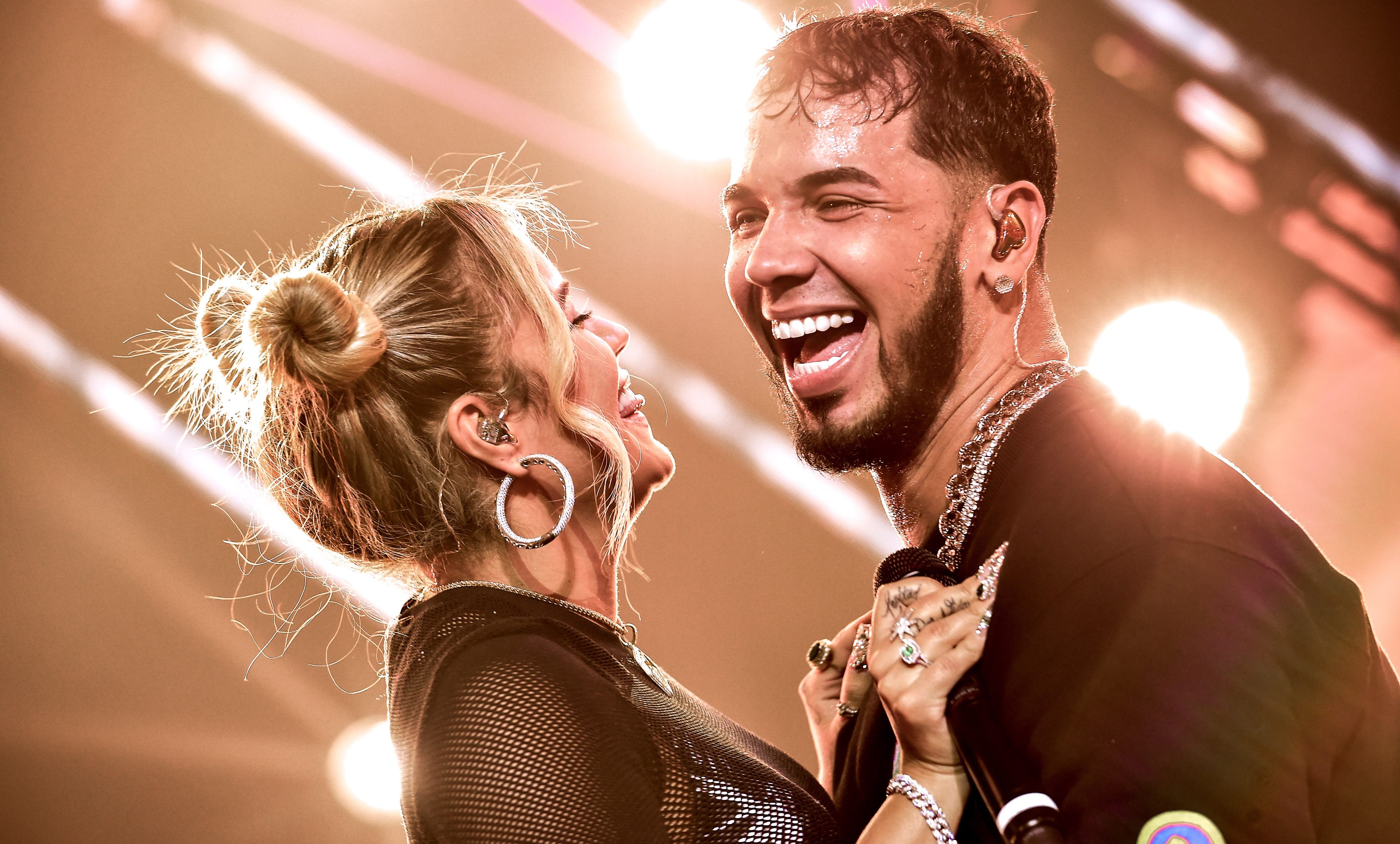 Karol G Y Anuel Aa Nos Hablan De Su Secreto En Nuevo Video Romantic N