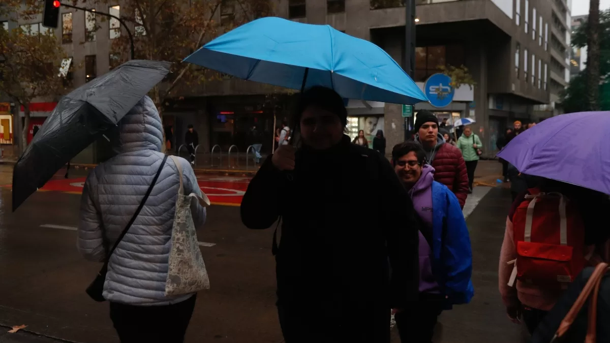 Lluvia en Santiago Esta es la fecha de junio en la que se vendrían