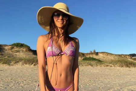Faringe ~ lado globo Tonka Tomicic dejó la grande con fotos hot en bikini en Brasil — Radio  Corazón