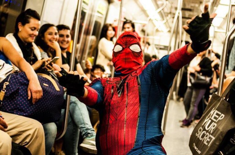 El Spiderman más sensual y suelto de Chile la rompe bailando 