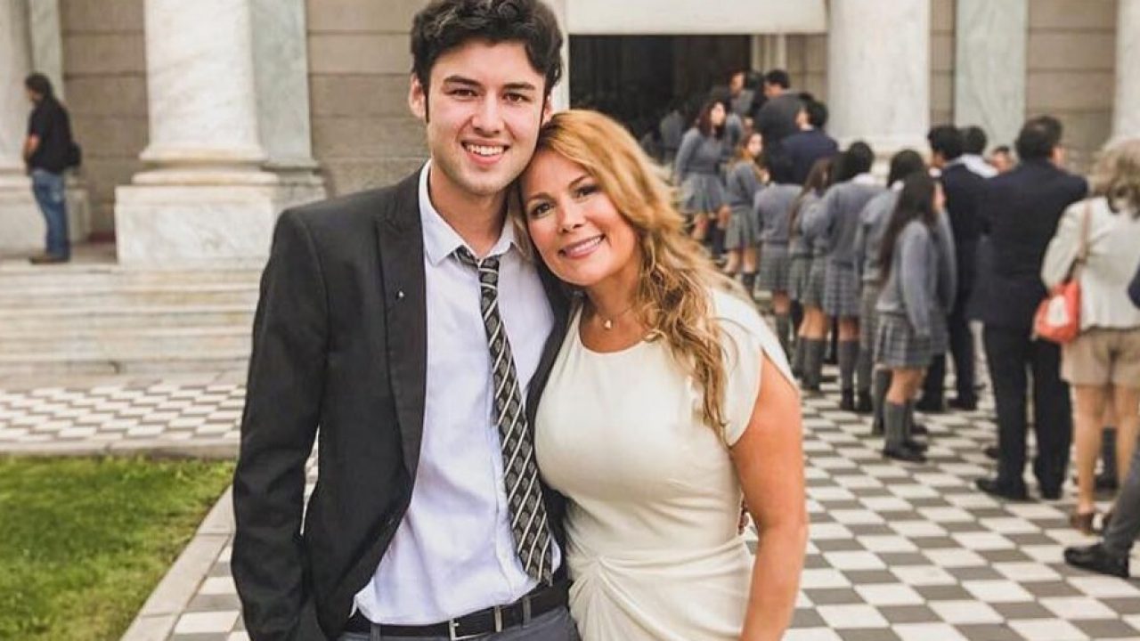 Hijo De Cathy Barriga Saca Unas Y Dientes Para Defender A Su Mama