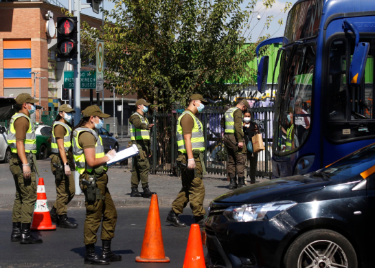 Control De Carabineros (fuente_ Agencia Uno)