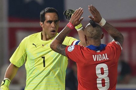 Arturo Vidal Claudio Bravo 1920 2