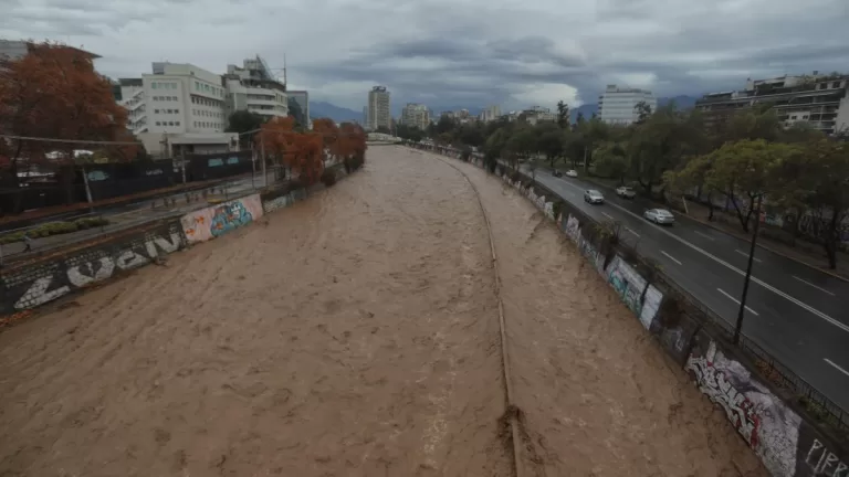 Corte De Agua En Santiago (1)