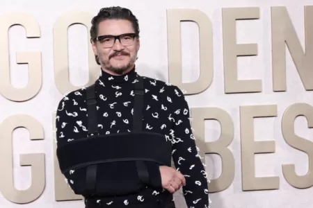 Pedro Pascal  Golden Globes 2024