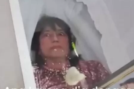 Mujer Abre Los Ojos En Su Funeral