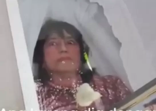 Mujer Abre Los Ojos En Su Funeral