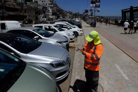 Persona Estacionando Auto